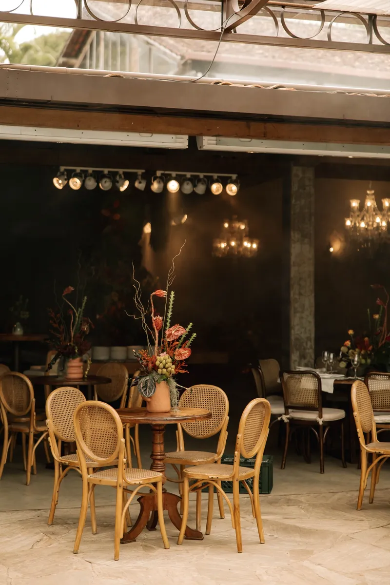 Cerimônia de casamento sofisticada integrada com a natureza